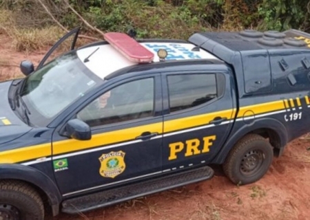 Passageiro de ônibus é flagrado com submetralhadora e drogas em Ponta Porã