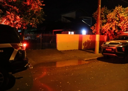 Homem se entrega à Polícia Militar após matar o próprio tio com golpes de faca em Batayporã