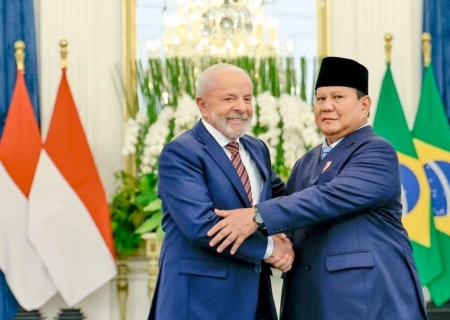 Lula confirma que disputará as eleições de 2026 durante viagem à Indonésia