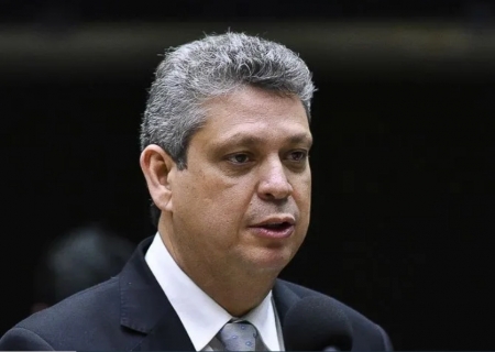 Lula pede que Márcio Macêdo seja candidato em 2026