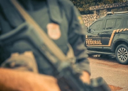 Polícia Federal deflagra operação contra fábrica clandestina de fuzis que abastecia facções do Rio de Janeiro