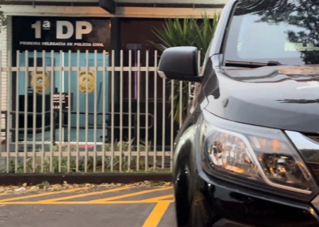 Homem é morto a facadas em praça central de Dourados e autor é preso