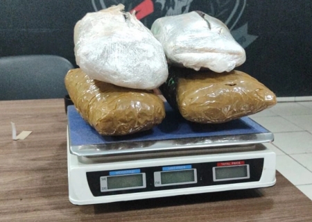 Garras apreende droga e balanças de precisão em ponto de distribuição de drogas na Capital