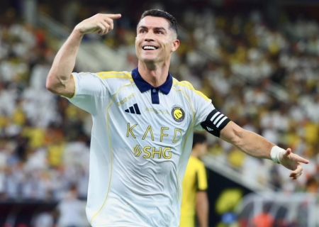 Cristiano Ronaldo se torna o primeiro bilionário do futebol após contrato