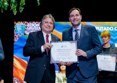 Prefeito de Nova Andradina, Dr. Leandro Fedossi, recebe Título de Cidadão Sul-Mato-Grossense