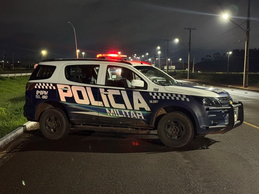 Colisão entre moto e picape deixa motociclista ferido no Jardim Universitário