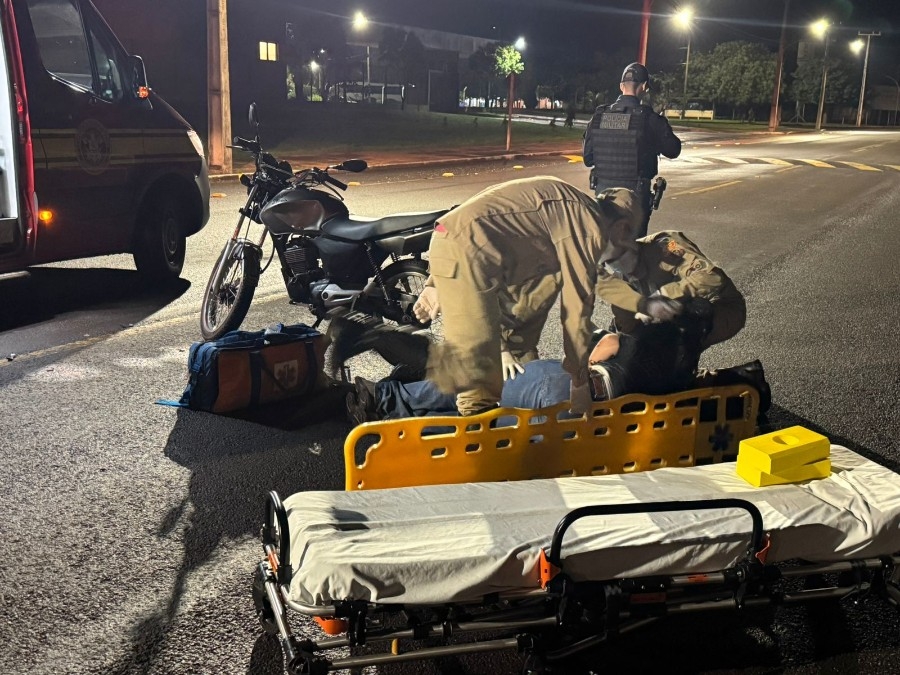 Colisão entre moto e picape deixa motociclista ferido no Jardim Universitário