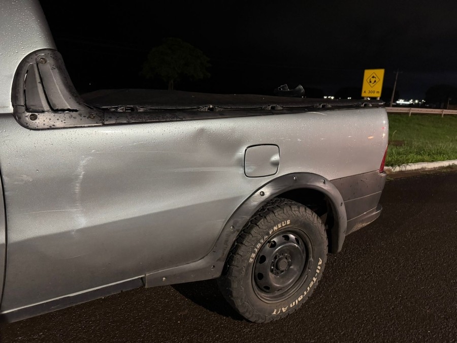 Colisão entre moto e picape deixa motociclista ferido no Jardim Universitário