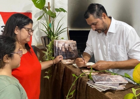 Escritor Eusvaldo Rocha lança seu quinto livro em noite de celebração cultural em Batayporã