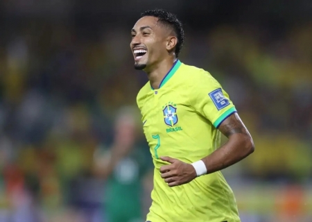 Brasileiro Raphinha é finalista do prêmio de melhor do mundo da Fifa