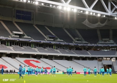 Brasil enfrenta Tunísia em último compromisso do ano nesta terça-feira na França