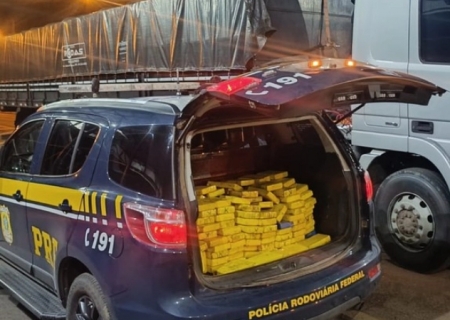 Caminhão que seguia para Goiás com mais de 150 kg de cocaína é apreendido pela PRF em Bandeirantes