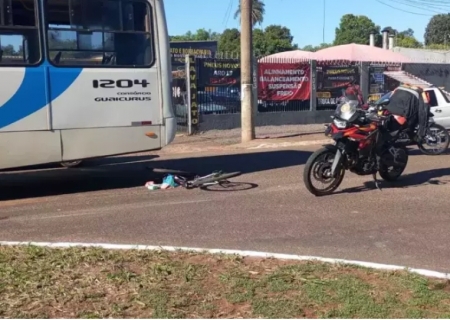 Mulher fica ferida após ser atropelada por ônibus enquanto seguia de bicicleta em Campo Grande