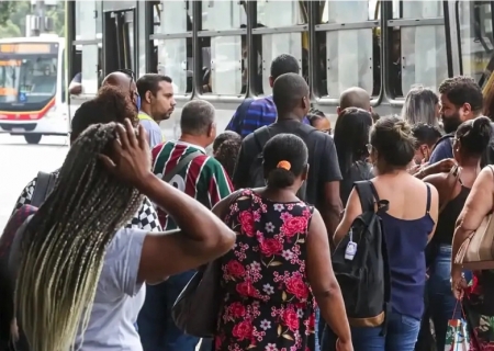 Número dos que procuram emprego há mais de 2 anos cai 17,8%, diz IBGE