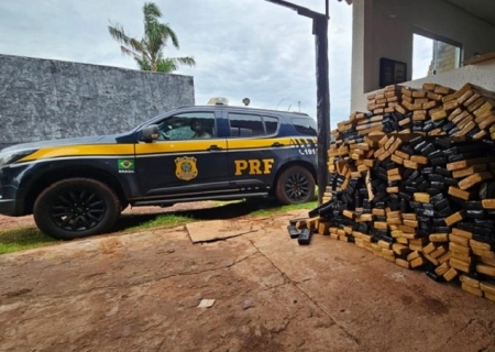 Após nervosismo de motorista, PRF descobre 1,6 t de maconha em caminhão
