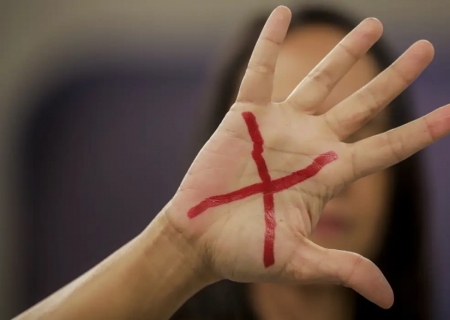 Mais de 70% das agressões contra mulheres têm testemunhas, diz estudo