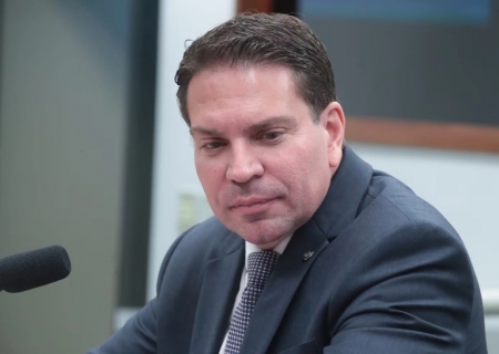 PSOL pede prisão de Ramagem ao STF e à PF e diz que o deputado fugiu do país