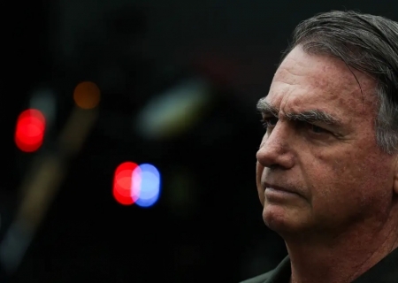 PL suspende atividades partidárias e salário de Bolsonaro