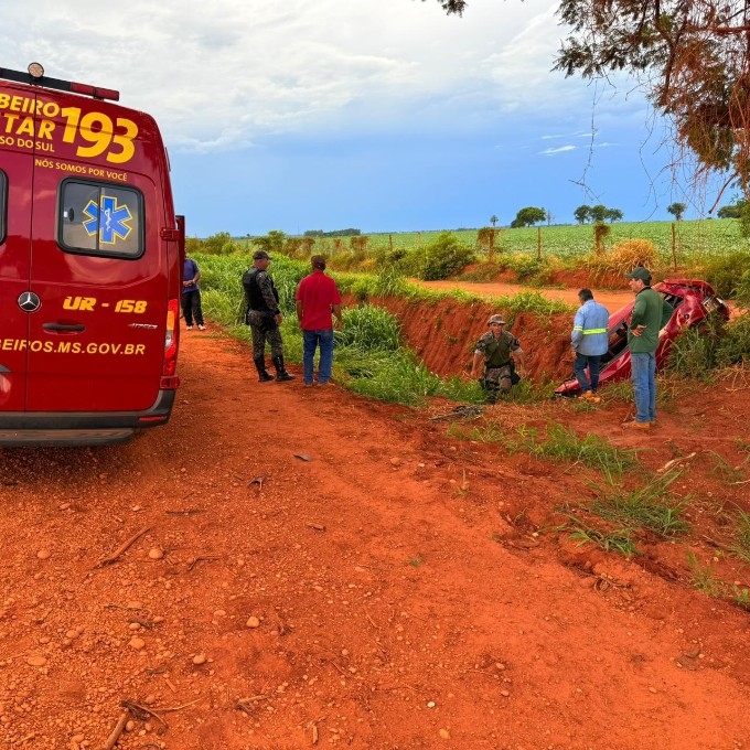 Capotamento na MS-134 deixa dois feridos em Batayporã