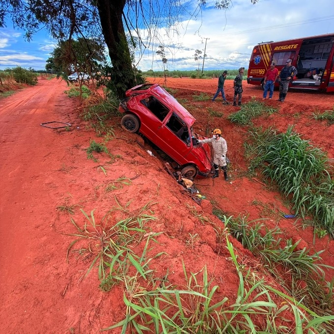 Capotamento na MS-134 deixa dois feridos em Batayporã