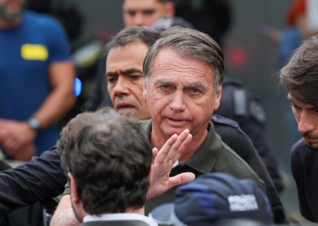Bolsonaro vai ao centro cirúrgico pela 10ª vez em nova intervenção para conter soluços