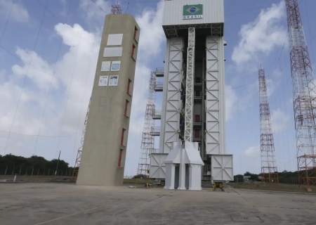 Brasil realiza primeiro lançamento comercial de foguete a partir de Alcântara