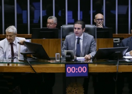 Câmara aprova texto-base que regulamenta cobrança do novo Imposto sobre Bens e Serviços