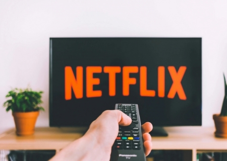Netflix fecha acordo para compra da Warner Bros. Discovery por US$ 72 bilhões