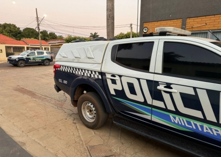 Homem é preso em flagrante por vias de fato e descumprimento de medida protetiva em Batayporã