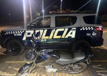 Em Bataguassu, motociclista foge da polícia, coloca pedestres em risco e é contido durante operação de Natal