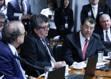 Senado aprova alta de impostos para fintechs e bets e cria programa de regularização