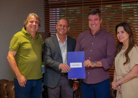 Caravina reforça apoio a Taquarussu em reunião com Governador e prefeito Clovis