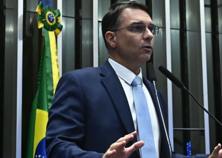 Flávio enfrenta resistência e atua para garantir agenda com Centrão