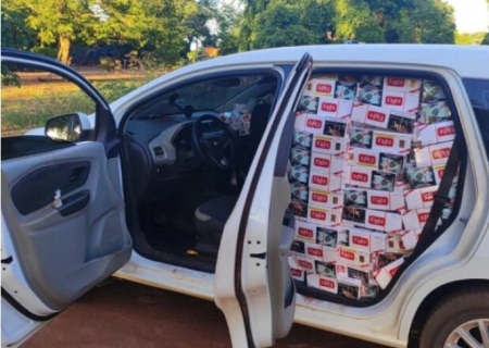 PM apreende dois carros carregados com cigarros contrabandeados em Brasilândia