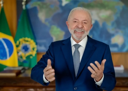 Isenção do IR injeta R$ 28 bilhões na economia e reduz desigualdade ao menor patamar, diz Lula