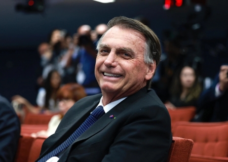 Moraes autoriza Bolsonaro a conceder entrevista na prisão