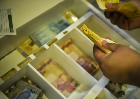 Décimo terceiro injeta R$ 369,4 bilhões na economia e paga segunda parcela a 95,3 milhões de trabalhadores