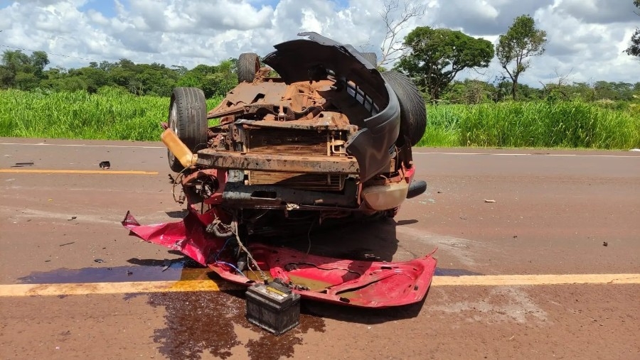 Colisão entre caminhonete e carro deixa sete feridos na BR-163, em Rio Brilhante