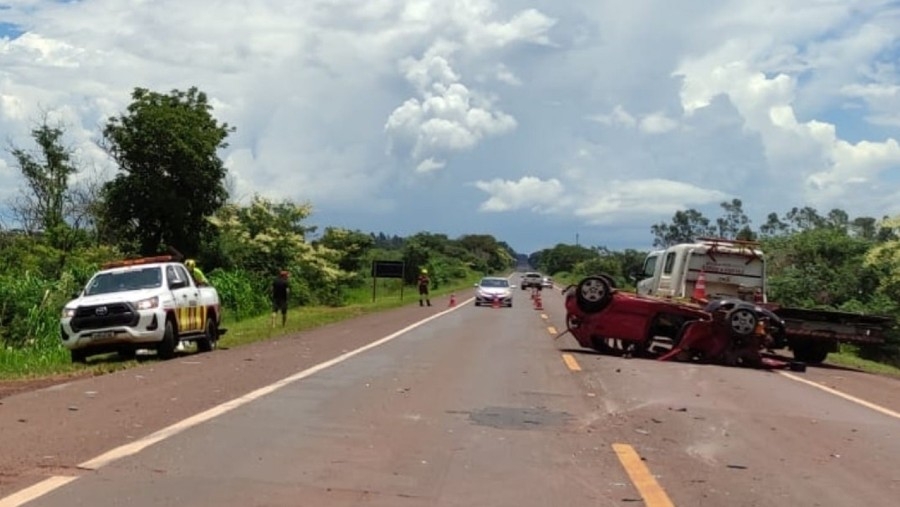 Colisão entre caminhonete e carro deixa sete feridos na BR-163, em Rio Brilhante