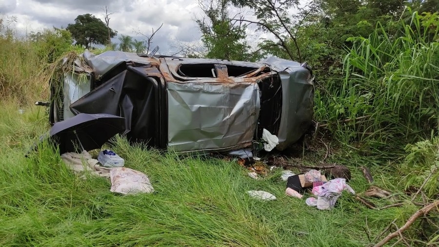 Colisão entre caminhonete e carro deixa sete feridos na BR-163, em Rio Brilhante