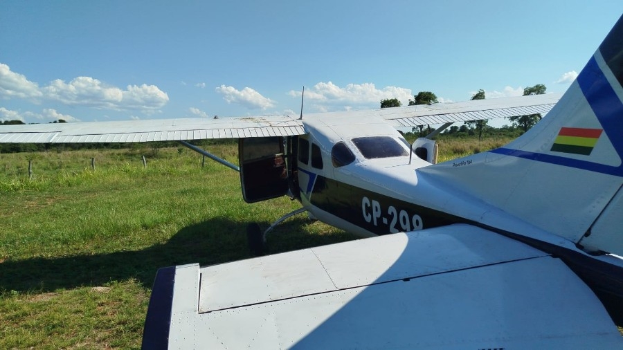 Avião com cocaína faz pouso forçado em fazenda de Porto Murtinho após fuga aérea