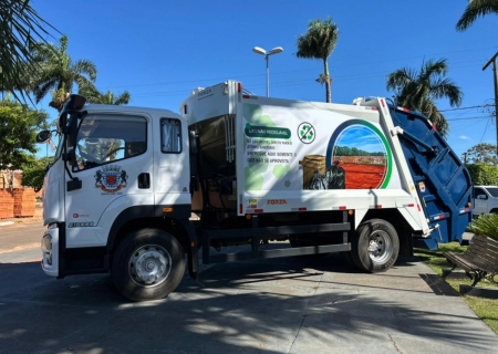 Prefeitura de Taquarussu entrega caminhão 0 km para reforçar coleta convencional no município