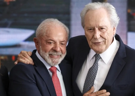 Lewandowski entrega carta de demissão do Ministério da Justiça a Lula