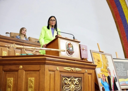 'Chega de ordens de Washington', diz presidente interina da Venezuela