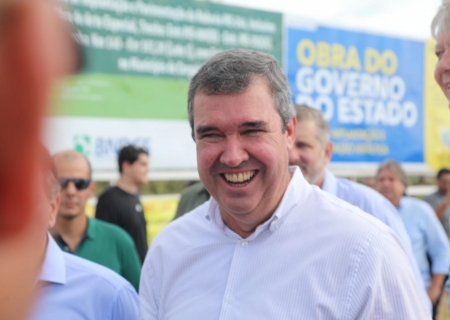 Governador entrega pavimentação urbana em Corguinho e autoriza obra da MS-244