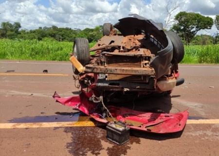 Colisão entre caminhonete e carro deixa sete feridos na BR-163, em Rio Brilhante