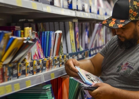 Oito em cada dez famílias pretendem reaproveitar material escolar em 2026