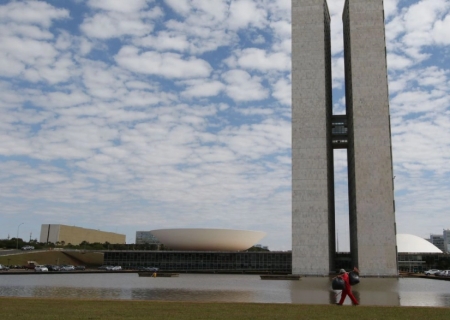 Brasil fica em 107° lugar em índice que mede corrupção e repete 2ª pior nota da série histórica