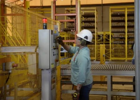 Mercado de trabalho pode absorver escala de trabalho 6x1, aponta Ipea