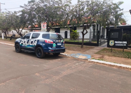 Tutor é conduzido à delegacia por omissão de cautela após cães atacarem moradores em Ivinhema